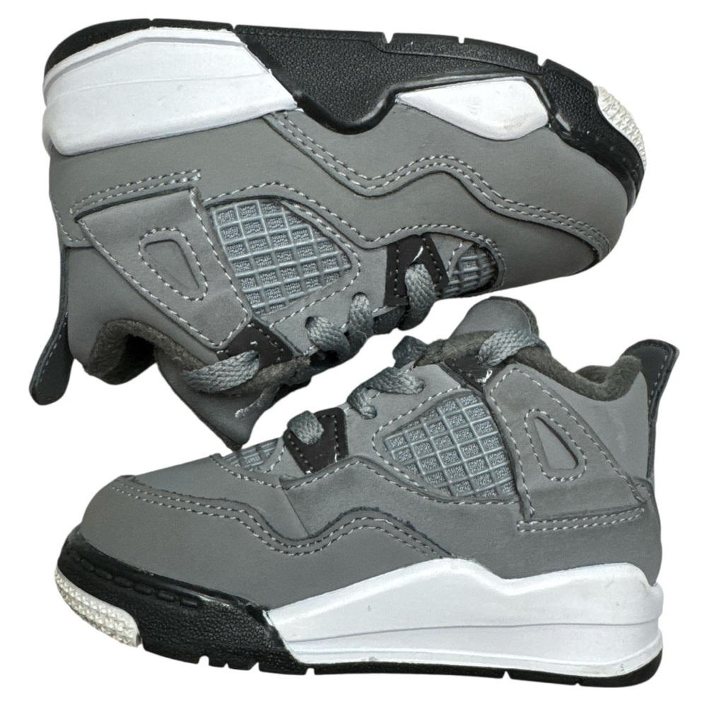 JORDAN • 4 Retro